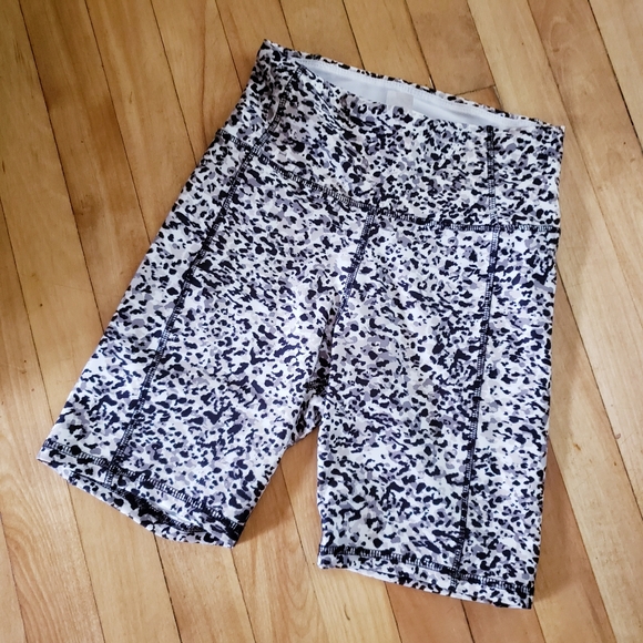 Jessica Simpson NWOT Black Animal Print Tummy-Control 7'' Bike Shorts - S - Picture 12 of 12